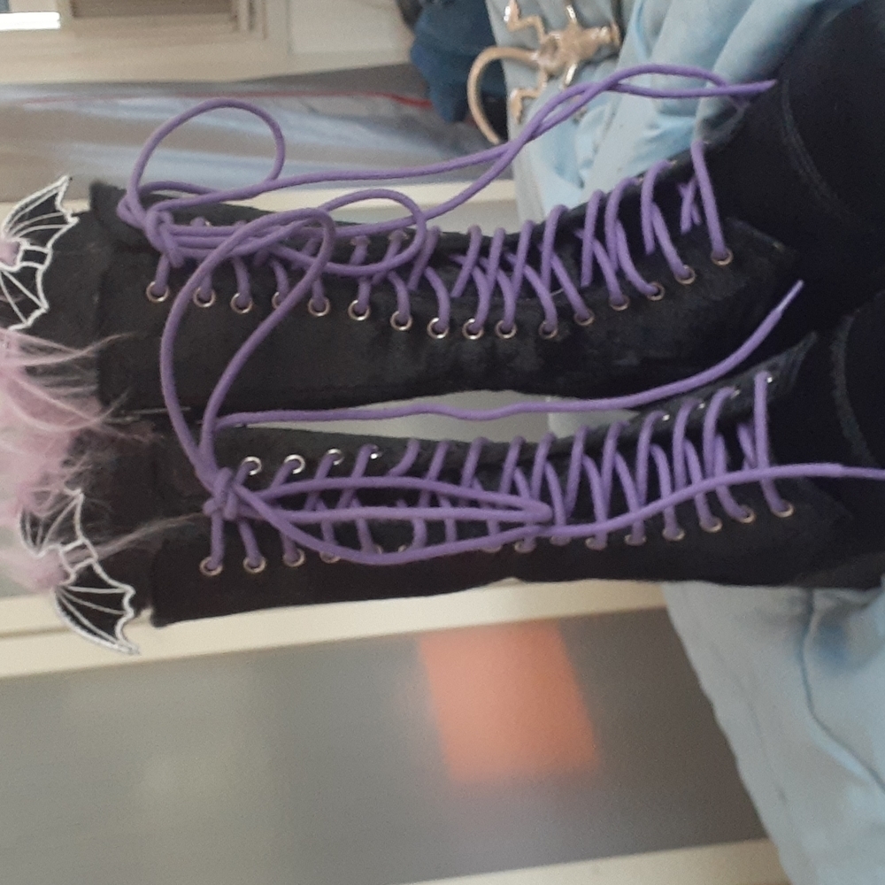 #61❤️ 58/69 Brand new Sugar Thrillz velvet combat boots